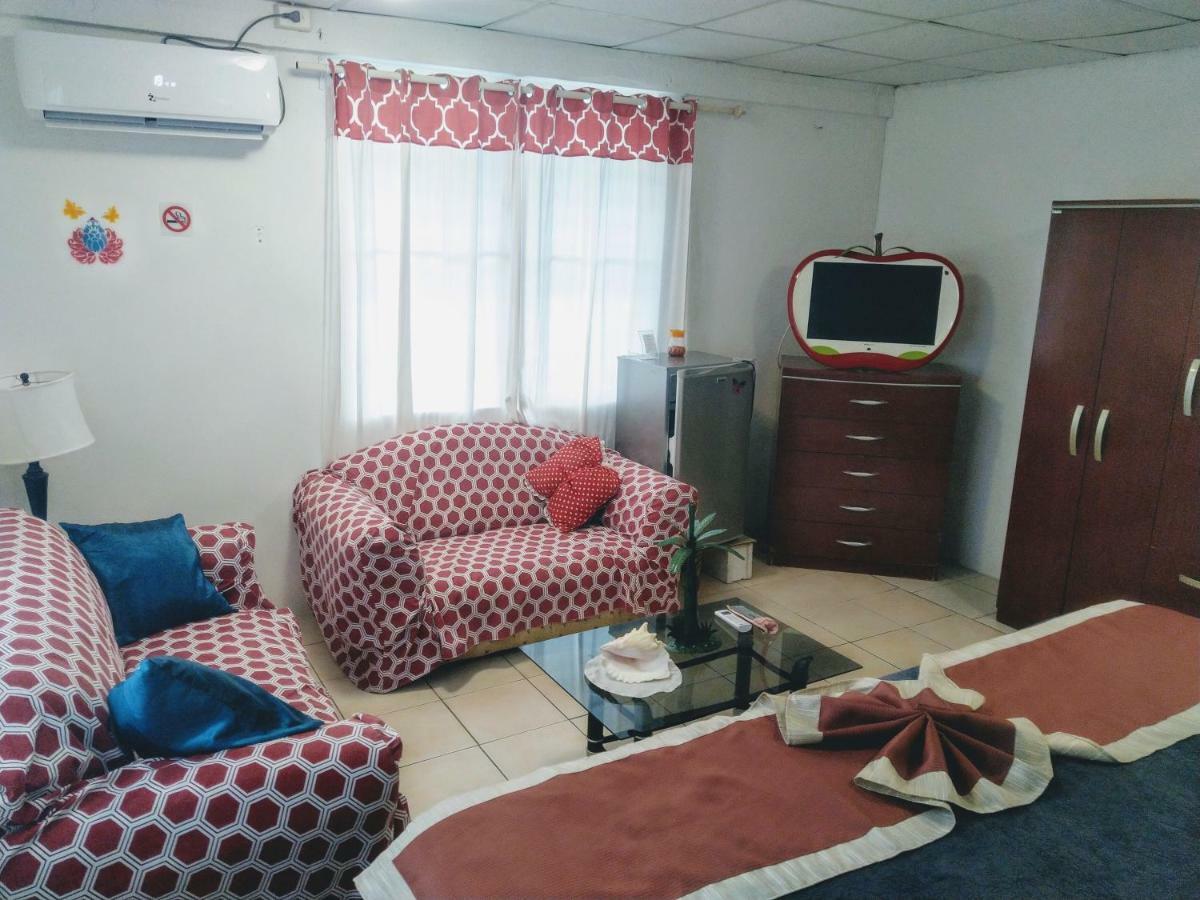 The Red Hut Inn Белиз-Сити Экстерьер фото